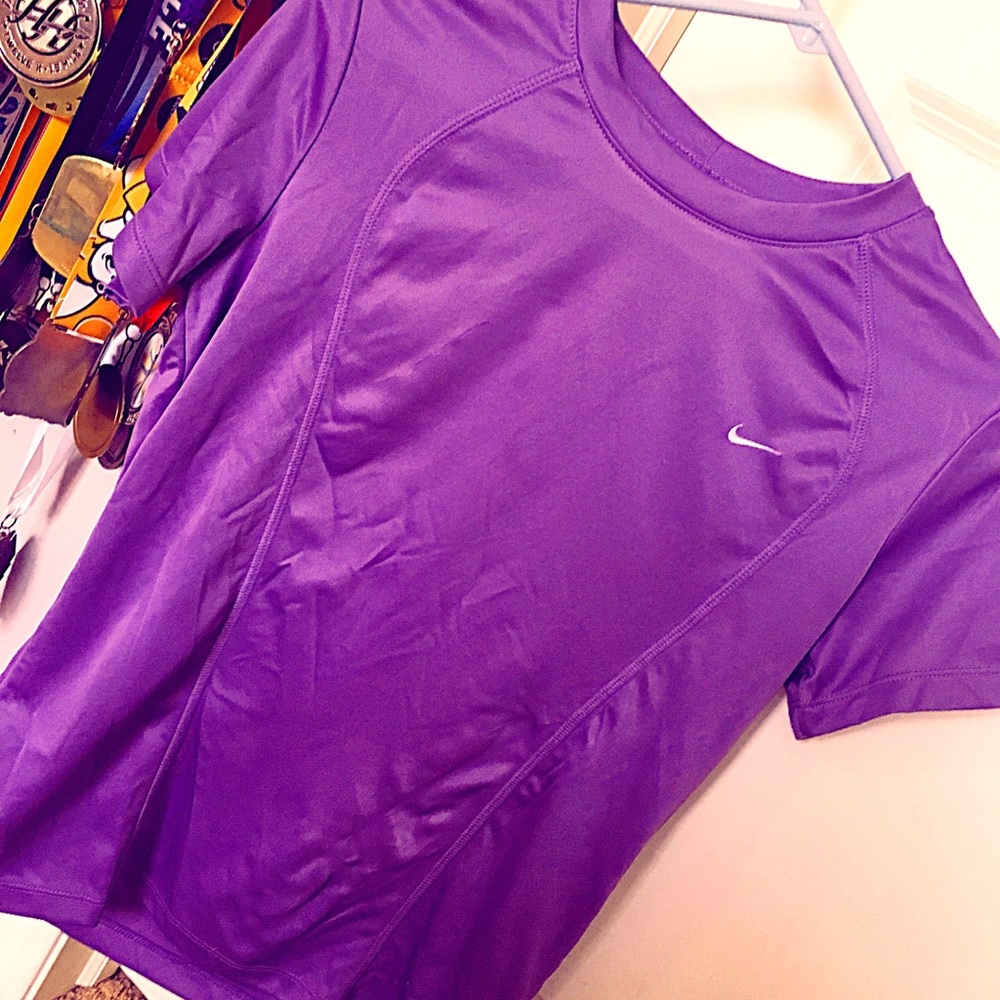 🔥Nike top, like lululemon swiftly tech design!